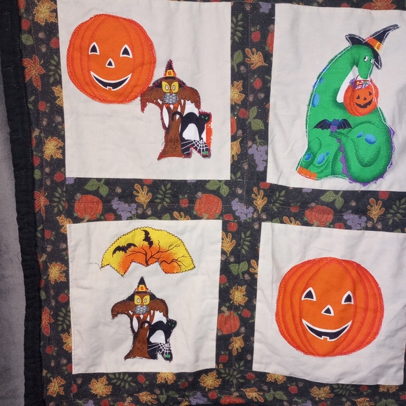 Vintage Halloween Quilt Size 37x36in EUC - Picture 6 of 9